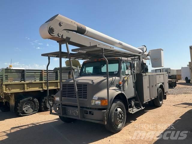 Navistar 4700 Nostolava-autot