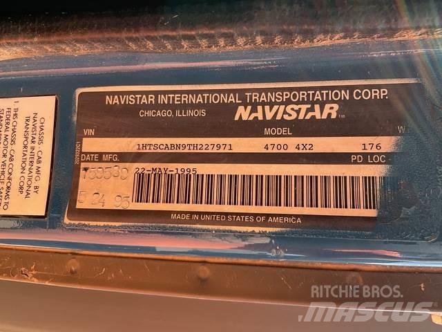 Navistar 4700 Nostolava-autot