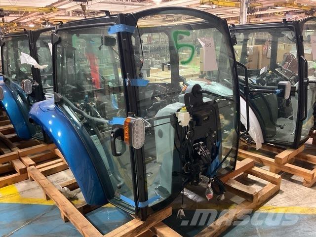 New Holland  Ohjaamot ja sisustat