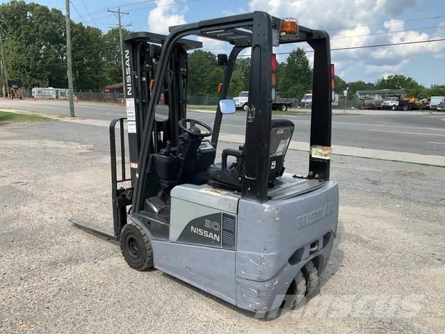 Nissan 1N1L15Y Sähkötrukit