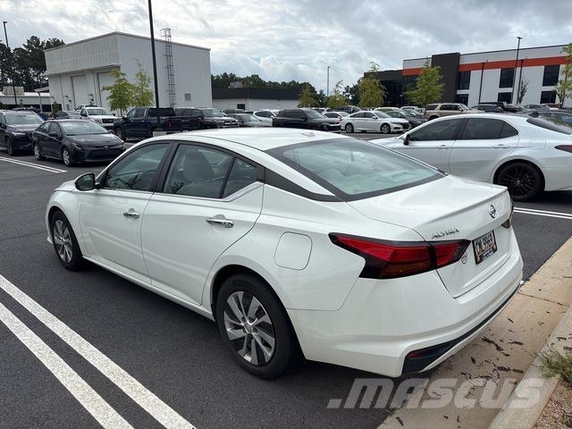 Nissan Altima Henkilöautot