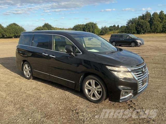 Nissan Elgrand Minibussit