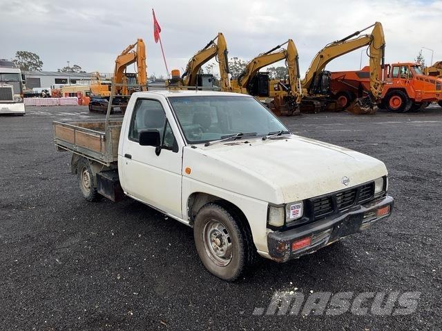 Nissan Navara Lava-autot