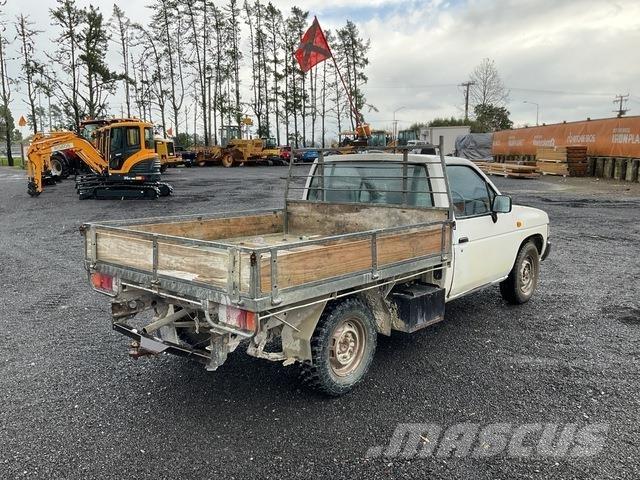 Nissan Navara Lava-autot