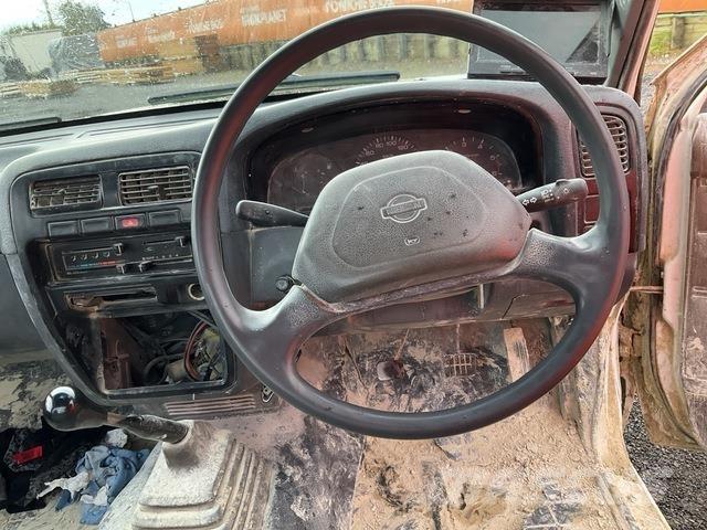 Nissan Navara Lava-autot