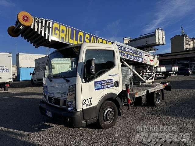 Nissan NT400 Nostolava-autot