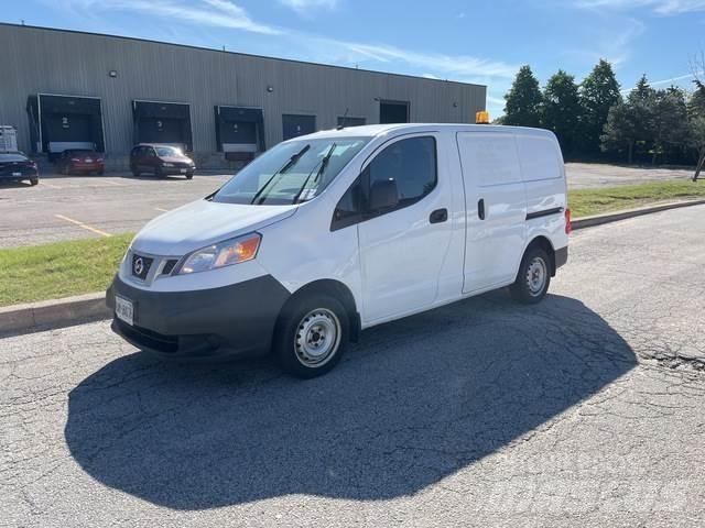 Nissan NV200 Pakettiautot