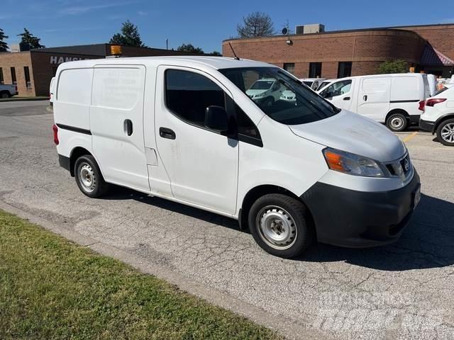 Nissan NV200 Pakettiautot