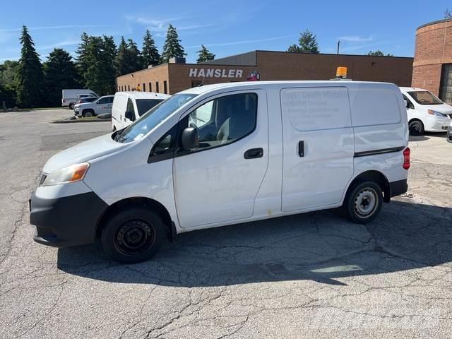 Nissan NV200 Pakettiautot