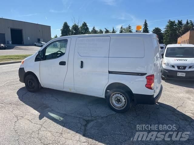 Nissan NV200 Pakettiautot