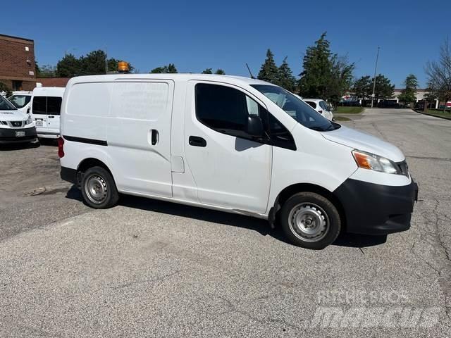 Nissan NV200 Pakettiautot