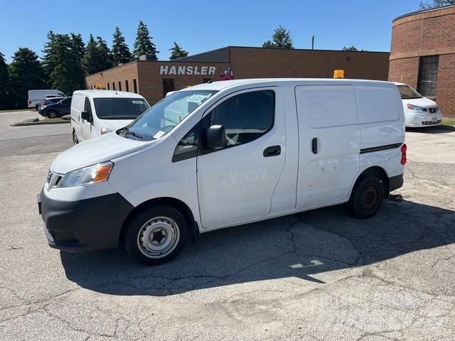 Nissan NV200 Pakettiautot