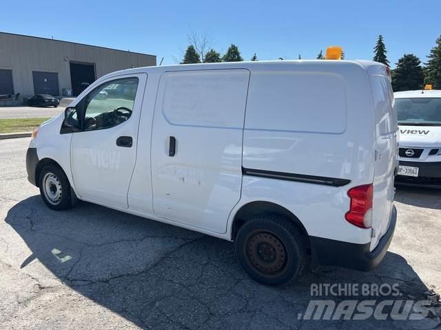 Nissan NV200 Pakettiautot