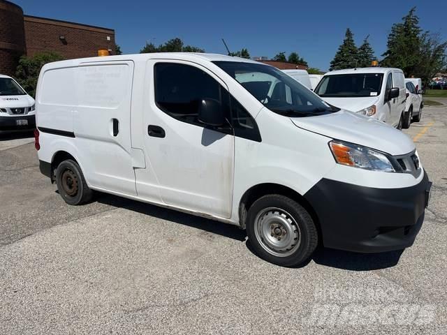 Nissan NV200 Pakettiautot