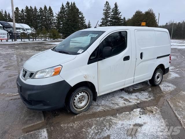 Nissan NV200 Pakettiautot