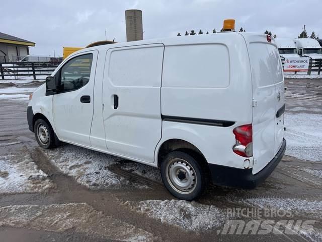 Nissan NV200 Pakettiautot