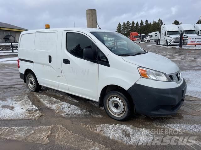 Nissan NV200 Pakettiautot
