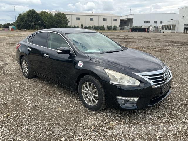 Nissan TEANA Henkilöautot