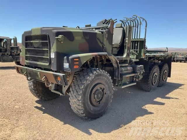 Oshkosh AMK23A1 Umpikorikuorma-autot