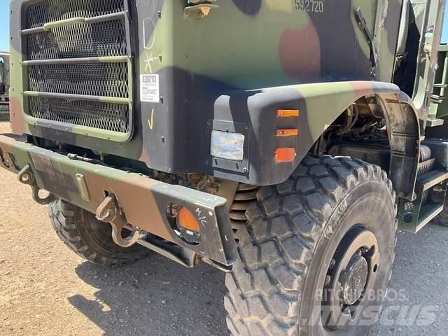 Oshkosh AMK23A1 Umpikorikuorma-autot