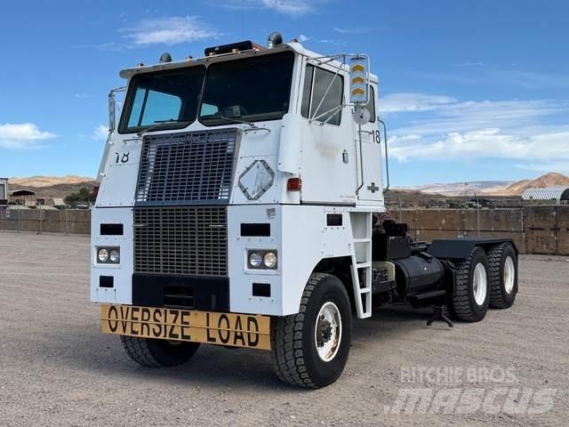 Oshkosh K-2358 Ohjaamot ja sisustat