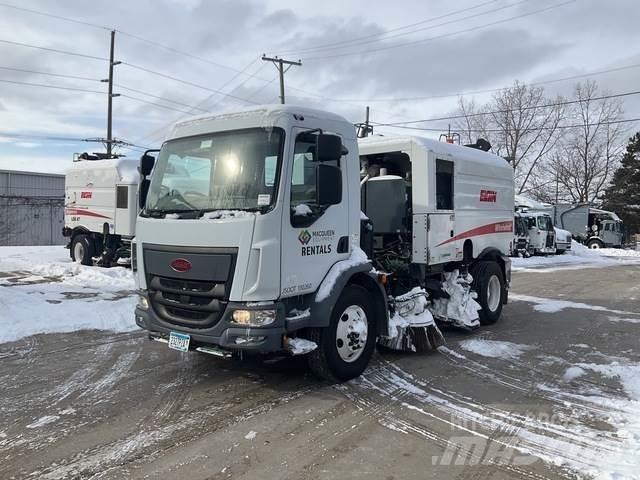 Peterbilt 220 Lakaisuautot