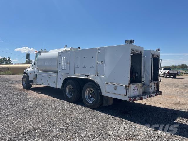 Peterbilt 335 Säiliöautot