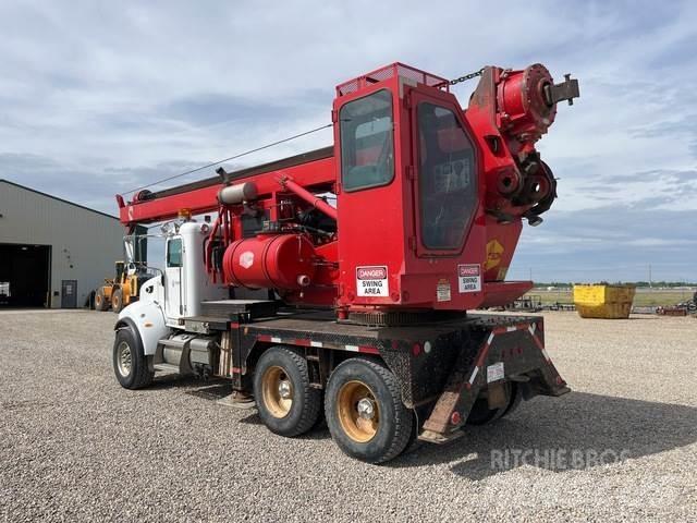 Peterbilt 340 Kuorma-auto porauskalustolla