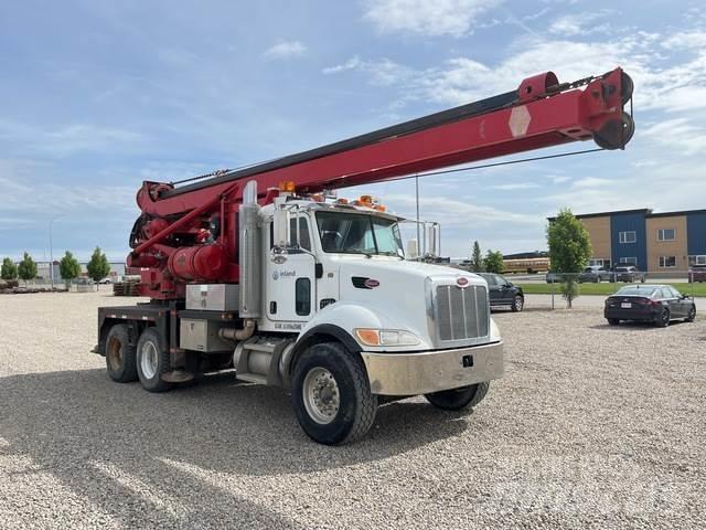 Peterbilt 340 Kuorma-auto porauskalustolla