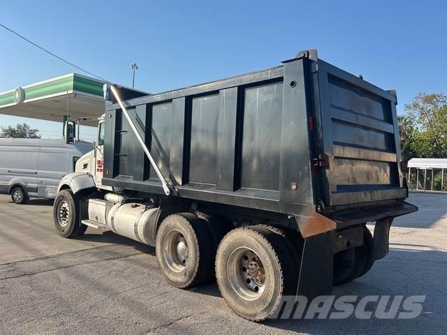 Peterbilt 384 Sora- ja kippiautot