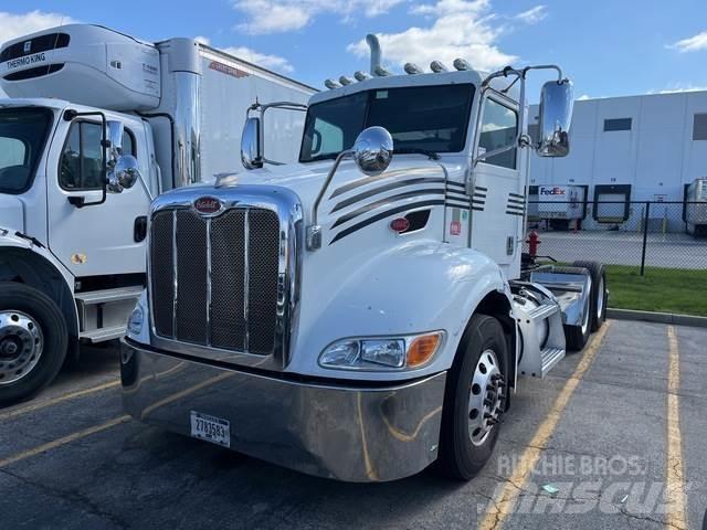 Peterbilt 384 Vetopöytäautot