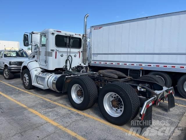 Peterbilt 384 Vetopöytäautot