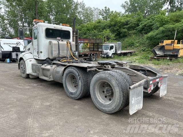Peterbilt 384 Vetopöytäautot