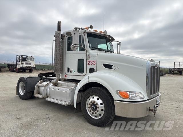 Peterbilt 384 Vetopöytäautot