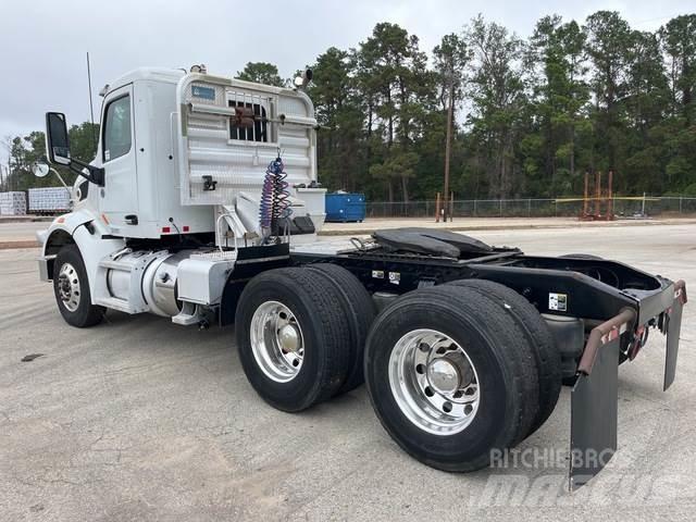 Peterbilt 567 Vetopöytäautot