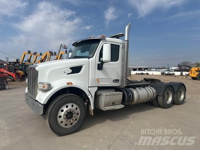 Peterbilt 567 Vetopöytäautot