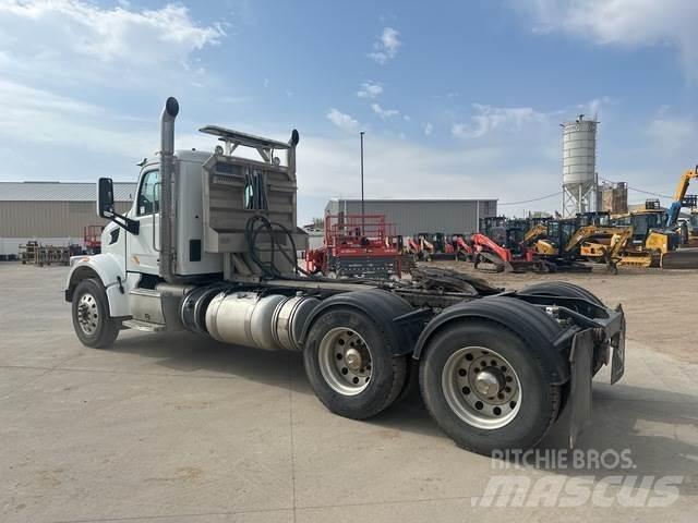 Peterbilt 567 Vetopöytäautot