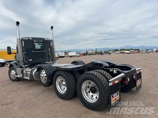 Peterbilt 567 Vetopöytäautot