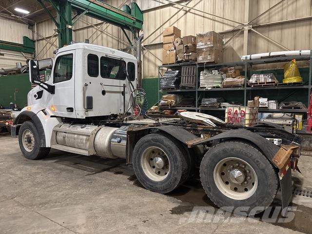 Peterbilt 567 Vetopöytäautot