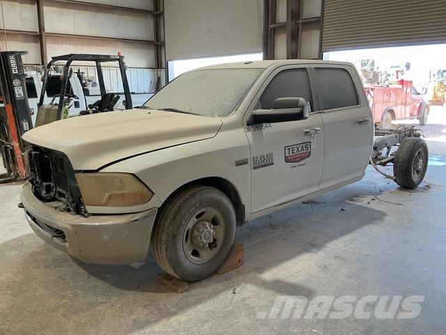 RAM 2500 Ohjaamot ja sisustat