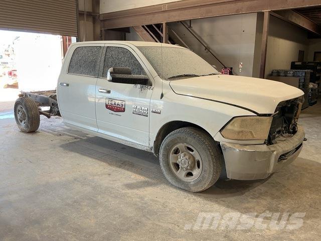 RAM 2500 Ohjaamot ja sisustat