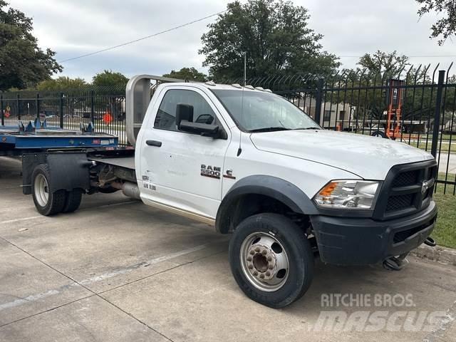 RAM 5500 Vetopöytäautot
