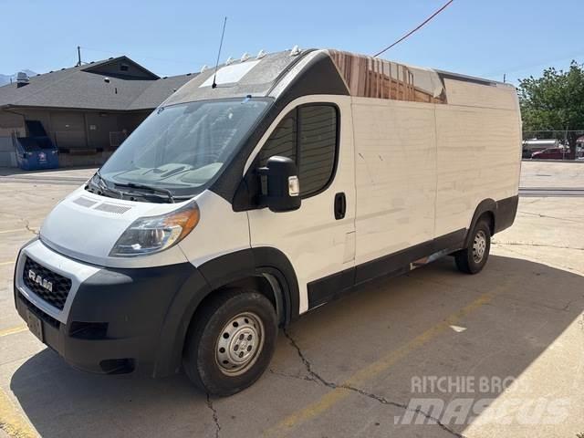 RAM Promaster Pakettiautot