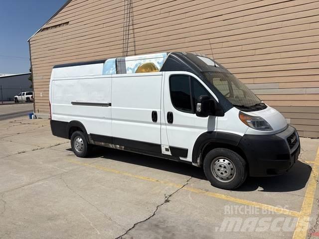 RAM Promaster Pakettiautot