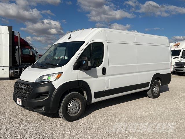 RAM Promaster Pakettiautot