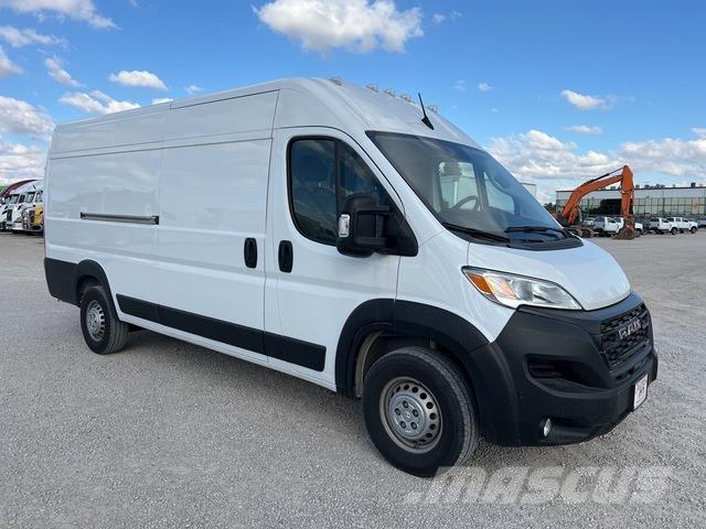 RAM Promaster Pakettiautot
