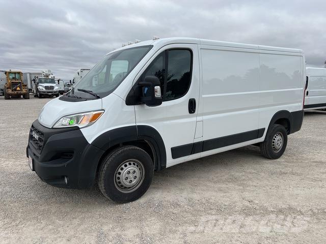 RAM Promaster Pakettiautot