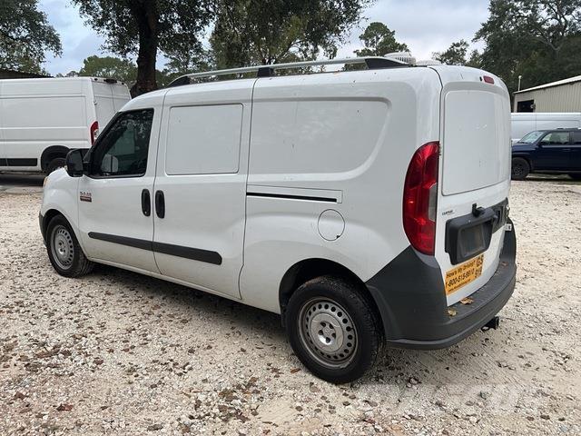 RAM Promaster Pakettiautot