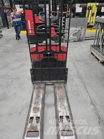 Raymond 8410 Pumppukärryt