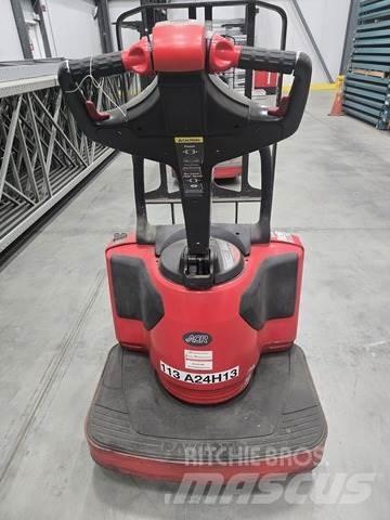 Raymond 8410 Pumppukärryt